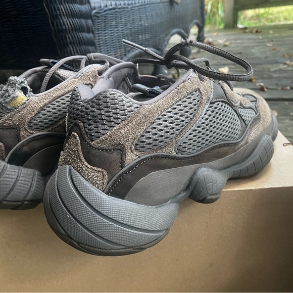 Adidas x YEEZY 500 “Brown Clay” Sneakers (2021) - Picture 4 of 6